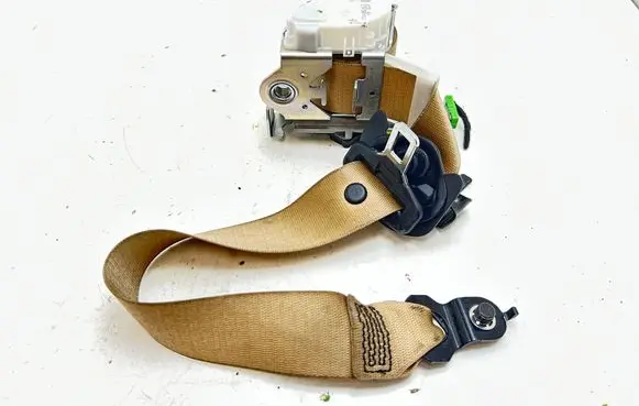 Mercedes-Benz C W204 Front seatbelt 34009494