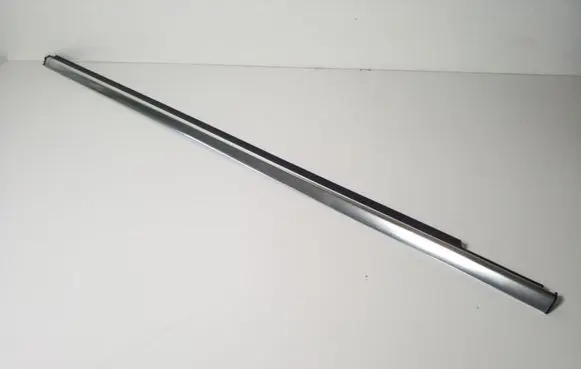 Mercedes-Benz S W221 Front door glass trim molding A2047252765