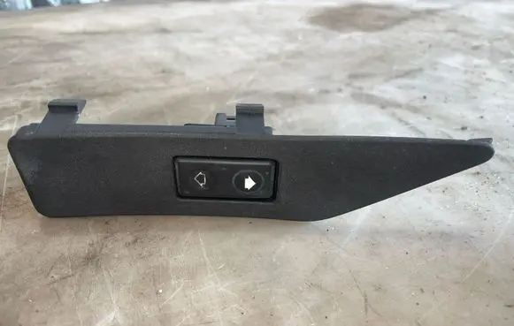 BMW 8 E31 Electric window control switch 1383092
