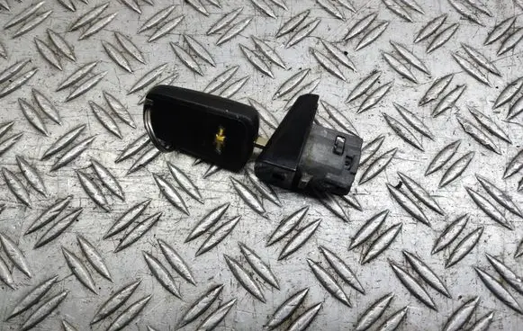 Chevrolet Cruze Front door lock (next to the handle) 
