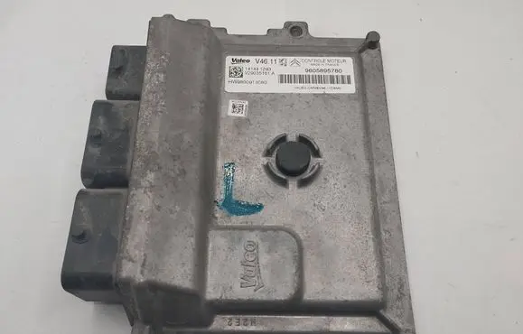 Peugeot 208 Engine control unit/module 9805895780 141441293