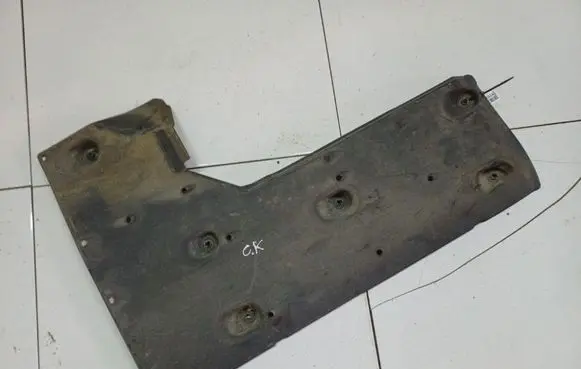 Lexus IS 220D-250-350 Engine splash shield/under tray 5816653020