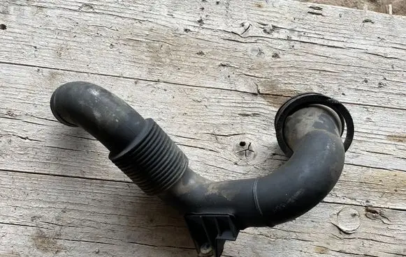 Audi A8 S8 D3 4E Air intake hose/pipe 057129603C
