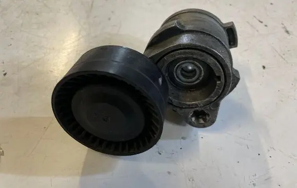 BMW M6 Generator/alternator belt tensioner 7549973