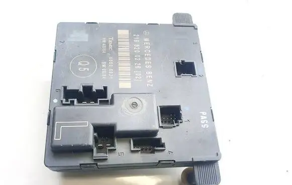 Mercedes-Benz CLS C219 Door control unit/module 2198200226 00005031