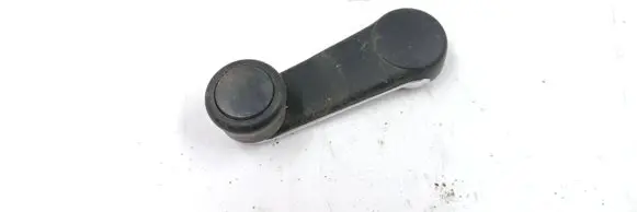 Volkswagen PASSAT B5 Front door window winding handle 443837581