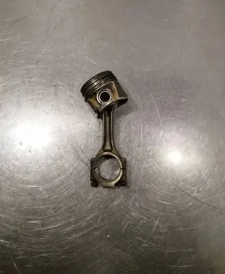 Volkswagen Touran I Piston with connecting rod