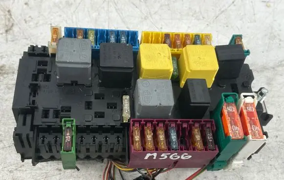 Mercedes-Benz B W246 W242 Fuse module 