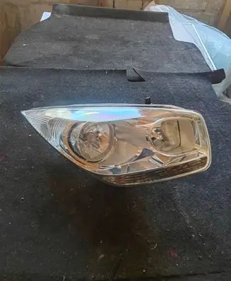 KIA Venga Headlight/headlamp 921021P500