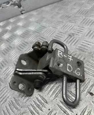 Volkswagen PASSAT B7 Rear door hinge set 3C8833412B