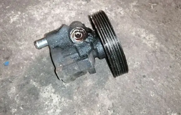 Renault Laguna II Power steering pump
