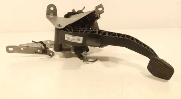 Ford Focus Clutch pedal BV617B633CD