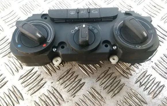 Volkswagen Touran I Climate control unit