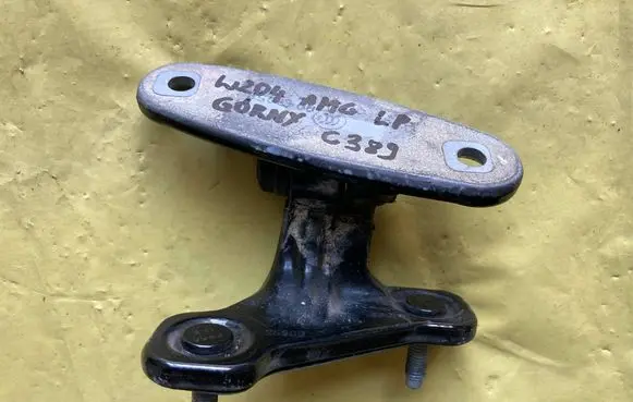 Mercedes-Benz C AMG W204 Front door upper hinge 0907