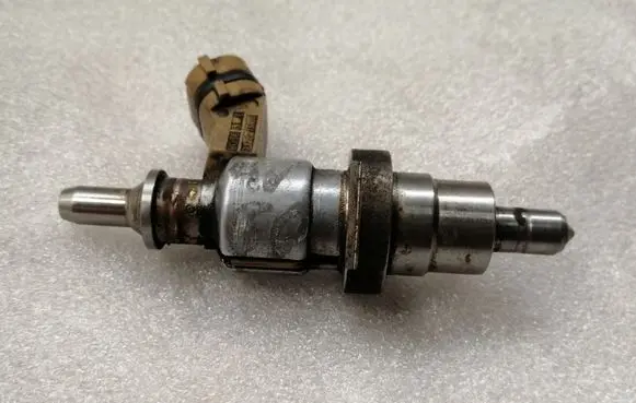 Toyota Avensis T250 Fuel injector 2371026010