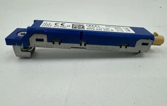Audi A4 S4 B9 Radio antenna 8W9035225B