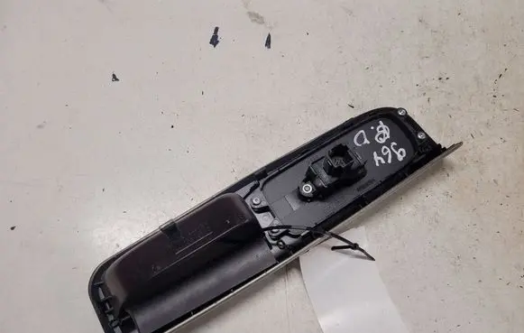 Volvo V50 Electric window control switch 8679669