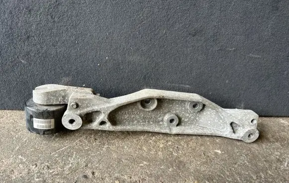 Volvo XC90 Rear differential/diff mount bracket 31437941 31437555 2016100803