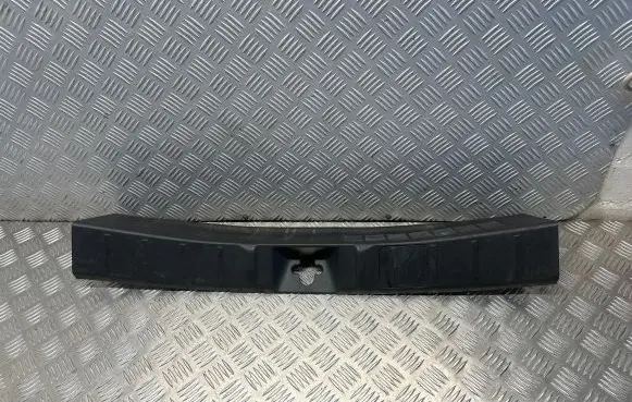 Mitsubishi Outlander Trunk/boot sill cover protection 7240a135