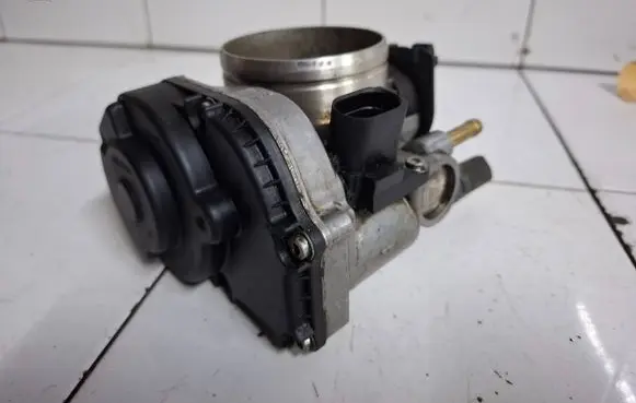 Volkswagen Golf IV Throttle valve 021133066 9823612000