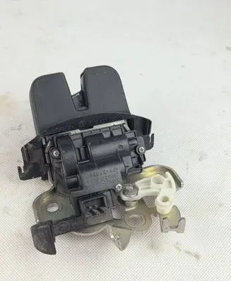 Skoda Fabia Mk3 (NJ) Tailgate/trunk/boot lock/catch/latch 8R0827505A