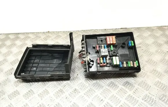 Seat Leon (1P) Fuse module 1K0937125A 017183071