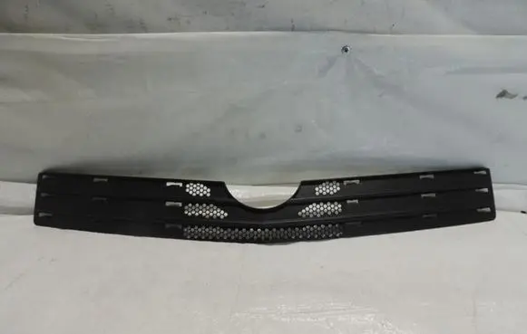 Front bumper upper radiator grill