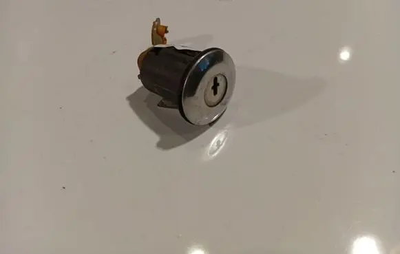Citroen Berlingo Front door lock (next to the handle)