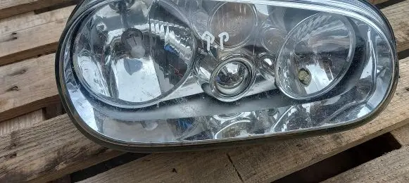 Volkswagen Golf IV Front reflector 