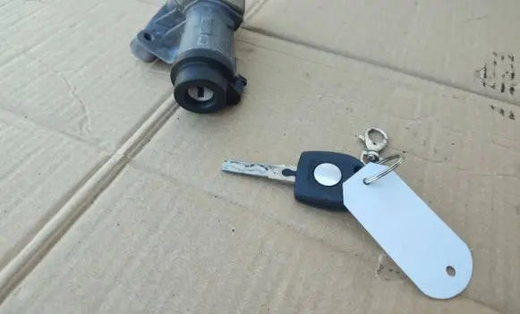 Volkswagen Polo IV 9N3 Ignition lock 4B0905851Q