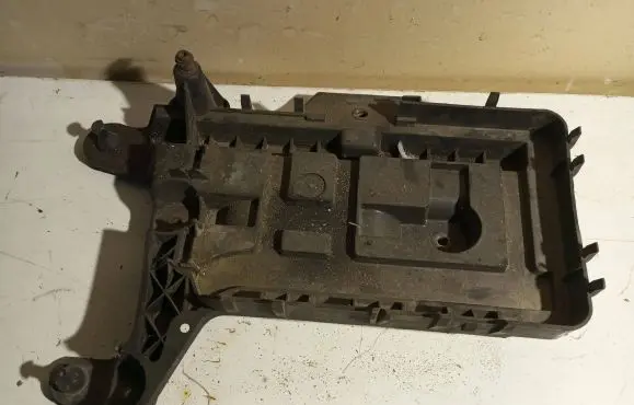 Volkswagen Touran I Battery box tray 1K0915333B