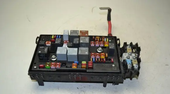 Opel Zafira C Fuse module 13449212