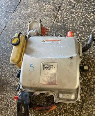 Toyota Prius (XW20) Voltage converter inverter 