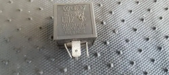 Volkswagen Golf III Other relay 5WK1704 191955529