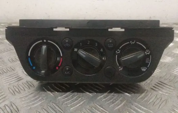Suzuki Swift I Climate control unit