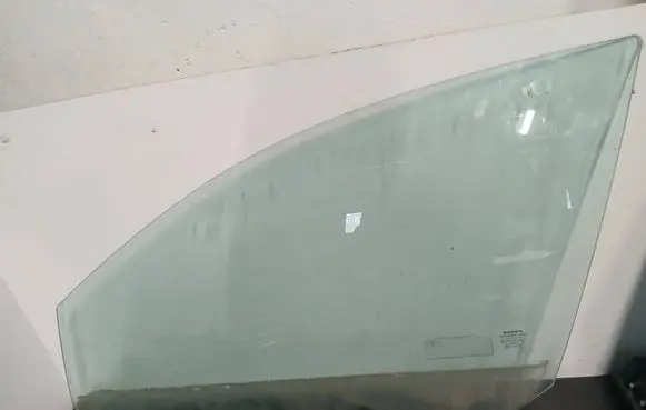 Volvo V70 Front door window glass four-door DOT57M53AS2 E000186 43R001106