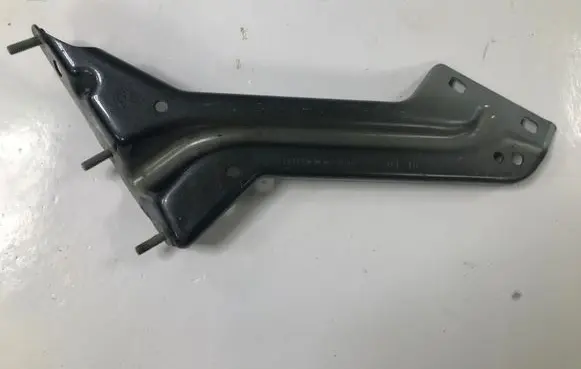 Audi Q5 SQ5 Fender mounting bracket 8R0821136