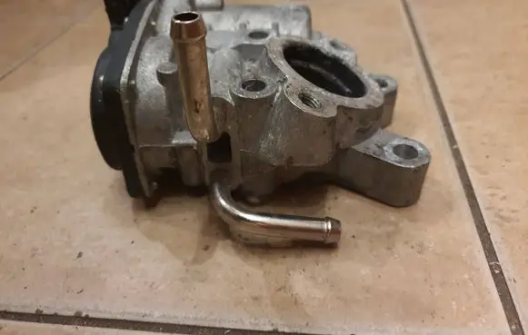 Volkswagen Golf I EGR valve VSB000