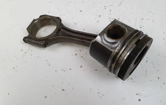 Volkswagen Touareg I Piston with connecting rod