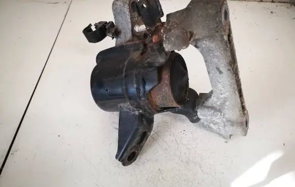Toyota Verso Engine mount bracket