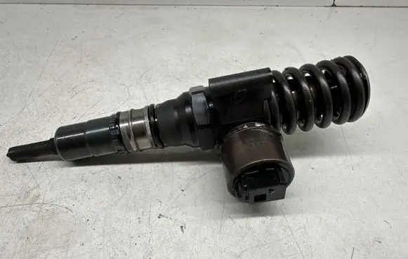 Audi A4 S4 B7 8E 8H Fuel injector E4W0E79E0 03G130073G