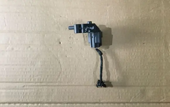 Volvo V40 Exhaust pressure sensor AV615L200AB