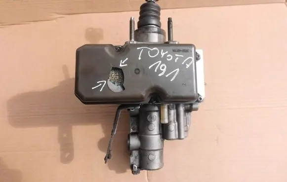 Toyota Prius (XW50) Master brake cylinder 4721047110