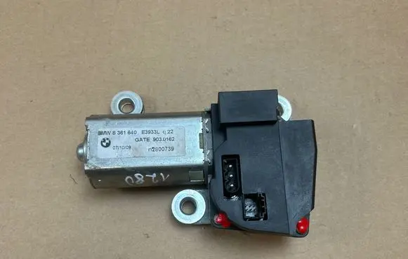 BMW 5 E39 Rear window wiper motor 8361640
