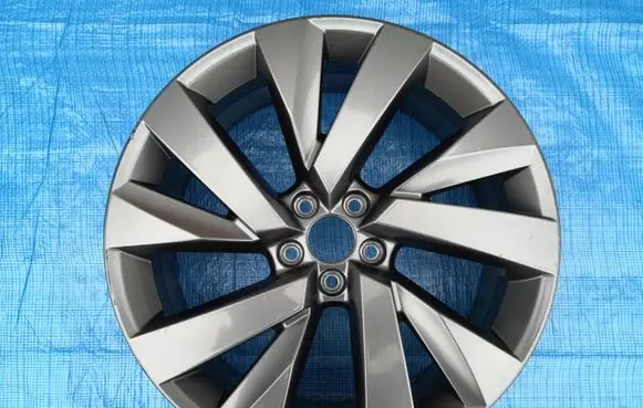 Volkswagen T-Roc R18 alloy rim 2GM601025L