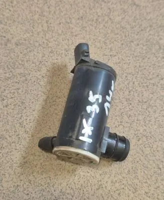 Hyundai ix35 Windscreen/windshield washer pump 985102S100