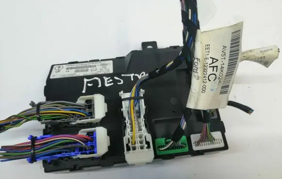 Ford Fiesta Comfort/convenience module 8V5115K600CJ 116RA000084