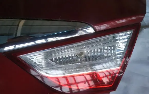 Hyundai Sonata Tailgate rear/tail lights