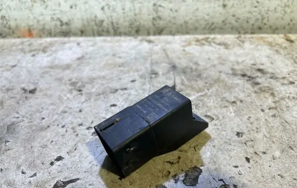 Peugeot Partner III Glow plug pre-heat relay 9803299780 51299058A 20231208