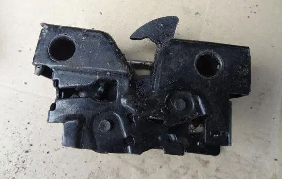 Volkswagen Polo V 6R Engine bonnet/hood lock/catch 